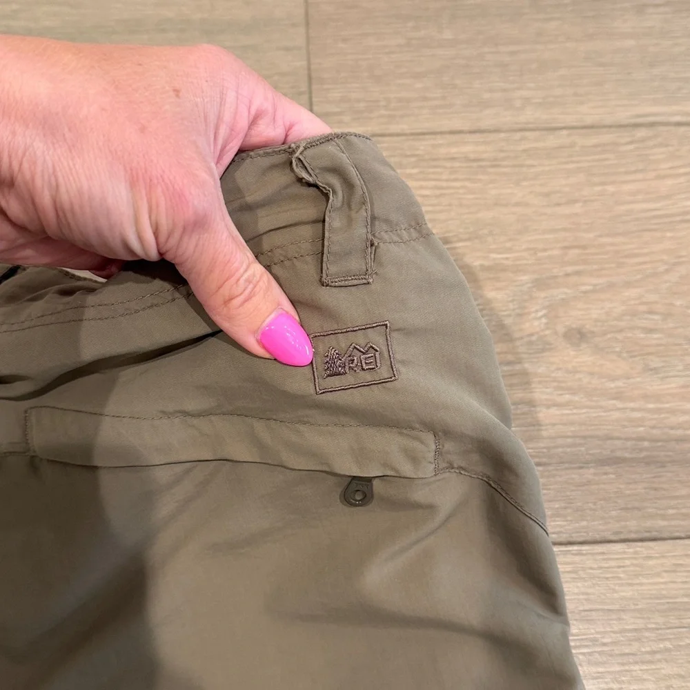 REI‎ Tan Hiking Active Outdoor Trail UPF 50+ Nylon Cargo Mid Rise Shorts Size 2